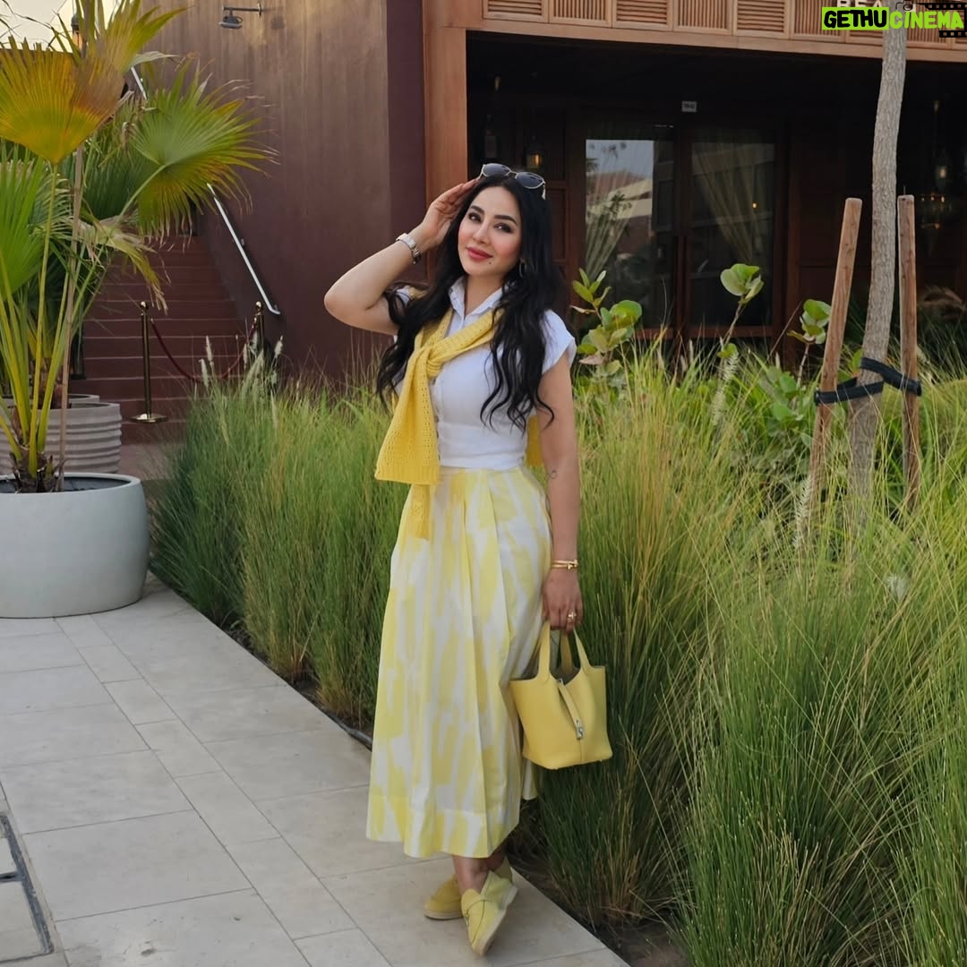 Lojain Omran - 3 Likes - ..
Don't stress....
Just wear a yellow dress 🍋🌼🌻🏵🌟✨️💛😊