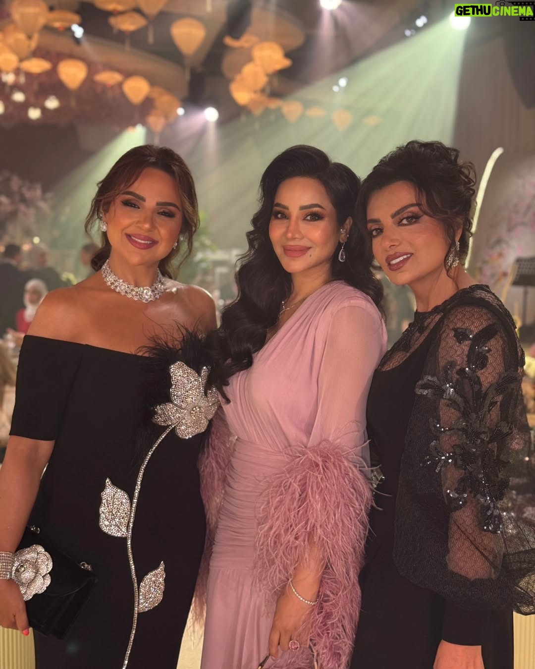Lojain Omran - 3 Likes - ..
ألف مبرووووك للأخ و الصديق العزيز زايد البداد زواج أبنته هبه 
الله يتمم لها و لعريسها سيف على خير و بركة و يسعدهم العمر كله و يجعل ديار البداد دوم عامرة بالأفراح و المسرات 
@zayedalbaddad
..

 شكرا للمبدع إياد على أجمل القطات تسلم إيدك @reelat_by_eyad

..
Jewelry :- @tiffanyandco
Hairstyles :- @rojeh_yousef
..
..
#أفراح #الأردن #البداد #لجين_عمران  #lojain_omran