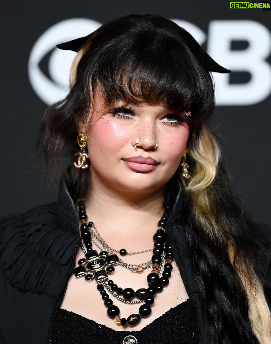 Lola Young - 131K Likes - my first @vmas 
feeling grateful 
are you allowed to vape on the red carpet?