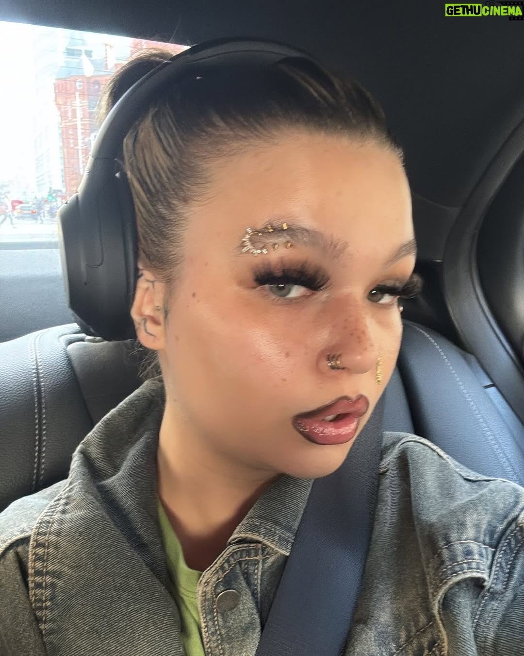 Lola Young - 213.5K Likes - life is so insane for me right now, i can’t really believe it, and it feels surreal, sometimes weird but usually just really f**king surreal

dreams can come true, they really can.

I have so much to say , but to be honest there’s almost too much, so here’s a dump of whats been happening in my week. 

I love you all