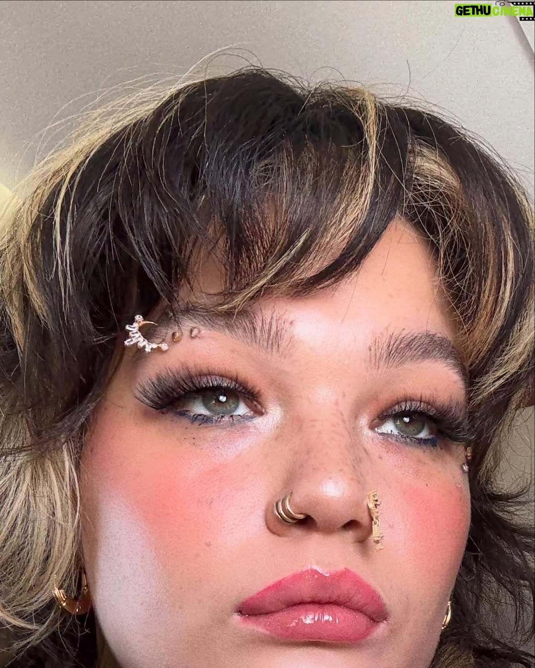 Lola Young - 213.5K Likes - life is so insane for me right now, i can’t really believe it, and it feels surreal, sometimes weird but usually just really f**king surreal

dreams can come true, they really can.

I have so much to say , but to be honest there’s almost too much, so here’s a dump of whats been happening in my week. 

I love you all
