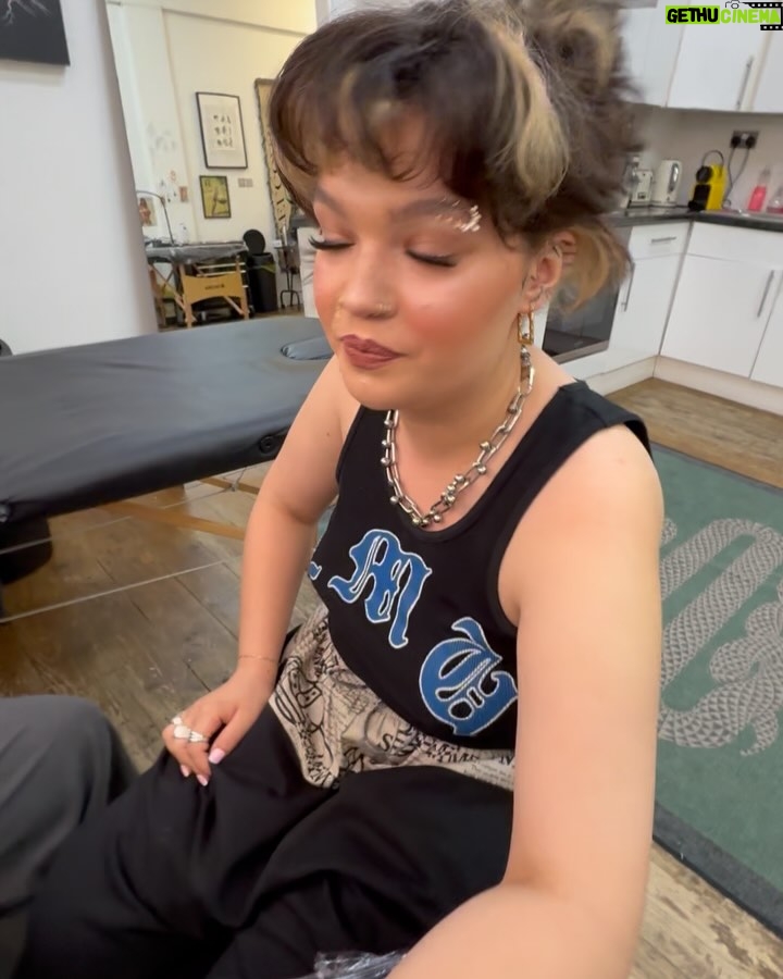 Lola Young - 213.5K Likes - life is so insane for me right now, i can’t really believe it, and it feels surreal, sometimes weird but usually just really f**king surreal

dreams can come true, they really can.

I have so much to say , but to be honest there’s almost too much, so here’s a dump of whats been happening in my week. 

I love you all