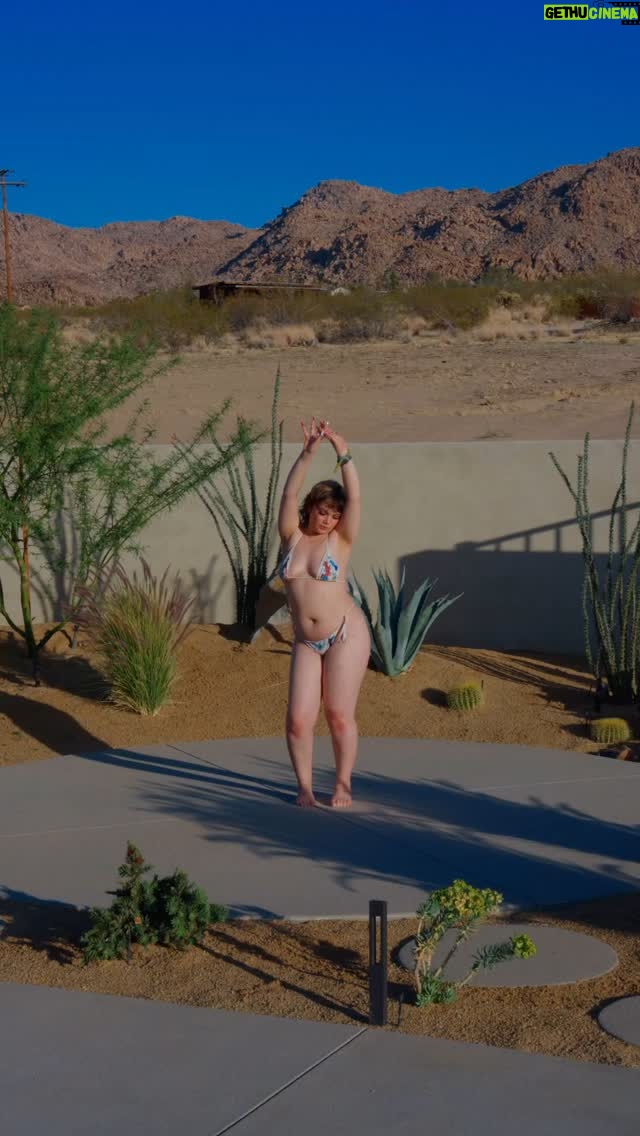 Lola Young - 162.8K Likes - me feeling myself a bit too hard in the desert..