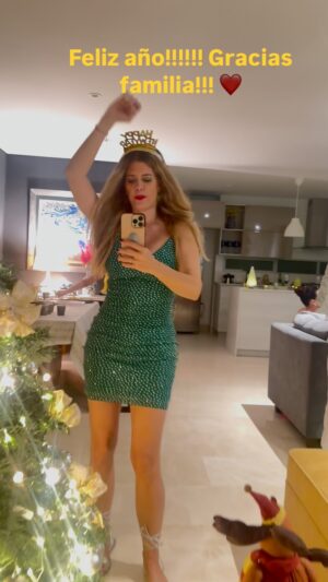 Lorna Cepeda Instagram - Feliz año familiaaaa!!! Que sea un año lleno de bendiciones para todos, de salud física y mental, de amor, de felicidad, de abundancia y gratitud!!! Los amo!!! Gracias por acompañarme!!! ❤️