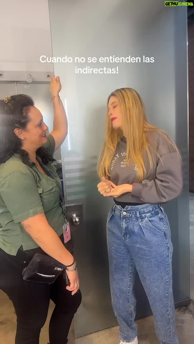 Lorna Cepeda - 87K Likes - Cuando no entiendo las señales y @caritolopez1905  si! (Esto pasa cuando obligo a maquillaje a hacer estos videos)