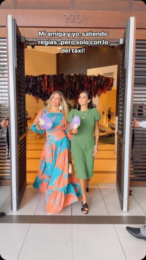 Lorna Cepeda Instagram - Mi amiga y yo, saliendo con lo del taxi, pero regiiiiiiiaaaasssss!  Jajajajajajajaja mi vestido por supesto de @sergio_tiradomexico