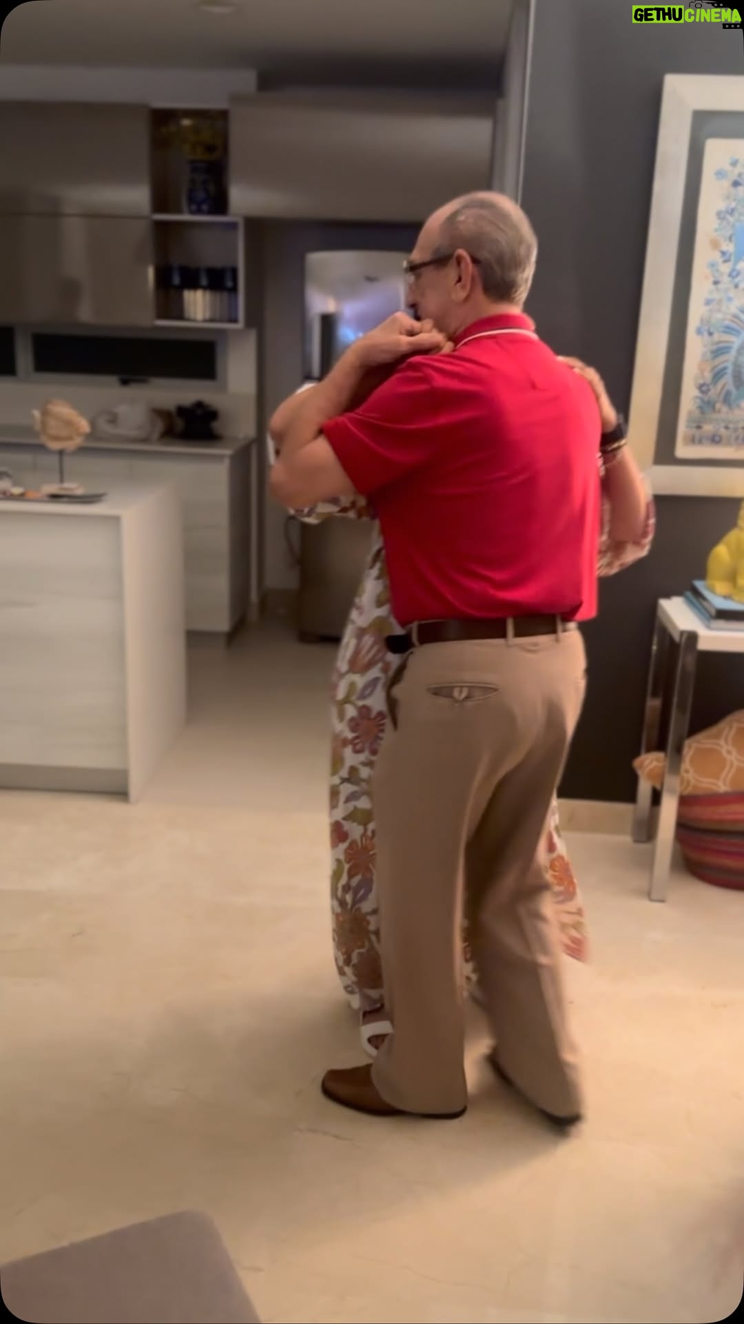 Lorna Cepeda - 64.4K Likes - Cuando me preguntan de donde saco tanta energía, ahí les presento al Señor Cepeda, mi papá! A sus 80 ! #humor #papá