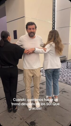 Lorna Cepeda Instagram - Cuando queremos hacer un trend después de los 50 ! Jajajajajajajajaja los amoooo 
#humor