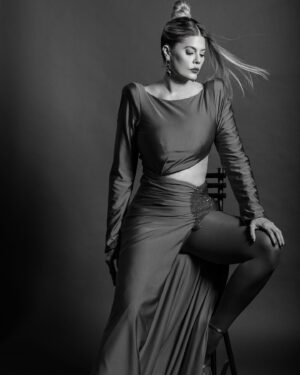 Lorna Cepeda Instagram - La vida en rojo, en blanco y negro, en el color que quieras, la vida es bella! Gracias por sus mensajes tan lindos y llenos de amor! 
Gracias a mi bello @sergio_tiradomexico 
Foto: @celestinoolivera 
Maquillaje: @nevarezubaldo_