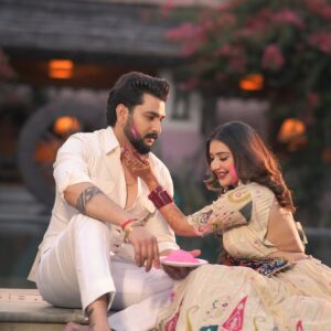 Lovely Sharma Instagram - Ishq ke Rang 🌈🤍🌻 

-
Photography @rajveersinghphotography 
Outfit @santosh_designs 
Makeup  @ssonamratra 
Jewellery @chinar_jewels 
Location @mandawakothi 
Mehendi @shrutismehandia 

_
_

#holi #holiphotoshoot📸 #couplephotography #bollywood #sanjayleelabhansali #happyholi #aditya #lovelysharma #rajasthan 

Recreating 
@rajasthan_tourism @bhansaliproductions @deepikapadukone @ranveersingh