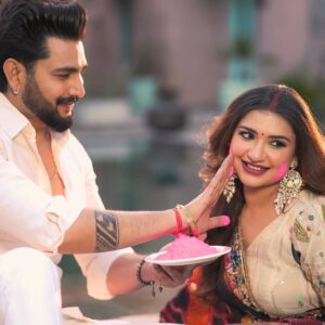 Lovely Sharma Instagram - Ishq ke Rang 🌈🤍🌻 

-
Photography @rajveersinghphotography 
Outfit @santosh_designs 
Makeup  @ssonamratra 
Jewellery @chinar_jewels 
Location @mandawakothi 
Mehendi @shrutismehandia 

_
_

#holi #holiphotoshoot📸 #couplephotography #bollywood #sanjayleelabhansali #happyholi #aditya #lovelysharma #rajasthan 

Recreating 
@rajasthan_tourism @bhansaliproductions @deepikapadukone @ranveersingh