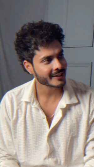 Lovely Sharma Instagram - Umeed Hai Ki Wo Aa Jayegi 😅
@lovelysharmaofficial Bohot Hi Pyaari Shayari Hoti Hai Aapki 🙌
#gurnazar #lovelysharmapoetry #poetry #unsaidtalks