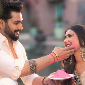 Lovely Sharma Instagram - Ishq ke Rang 🌈🤍🌻 

-
Photography @rajveersinghphotography 
Outfit @santosh_designs 
Makeup  @ssonamratra 
Jewellery @chinar_jewels 
Location @mandawakothi 
Mehendi @shrutismehandia 

_
_

#holi #holiphotoshoot📸 #couplephotography #bollywood #sanjayleelabhansali #happyholi #aditya #lovelysharma #rajasthan 

Recreating 
@rajasthan_tourism @bhansaliproductions @deepikapadukone @ranveersingh