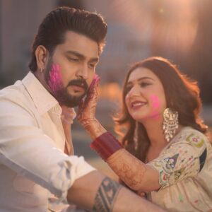 Lovely Sharma Instagram - Ishq ke Rang 🌈🤍🌻
-
Photography @rajveersinghphotography
Outfit @santosh_designs
Makeup @ssonamratra
Jewellery @chinar_jewels
Location @mandawakothi
Mehendi @shrutismehandia
_
_
#holi #holiphotoshoot📸 #couplephotography #bollywood #sanjayleelabhansali #happyholi #aditya #lovelysharma #rajasthan
Recreating
@rajasthan_tourism @bhansaliproductions @deepikapadukone @ranveersingh
