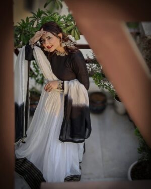 Lovely Sharma Instagram - Yaadein 🖤

Outfit @sims_couture.in 
Jewellery @chinar_jewels 
Shot @realadityarao 

#WhiteAndBlackElegance #LehengaLove #EthnicFashion #FusionWear #TraditionalWithATwist #IndianEthnicWear #LehengaGoals #FestiveFashion #DesiStyle #IndoWesternLook #MonochromeMagic #BlackAndWhiteVibes #ClassicCombination #BoldAndBeautiful #ElegantInWhiteAndBlack #DualToneOutfit #WeddingSeason #FestiveReady #PartyWearLehenga #BridalInspo #SangeetLook #StyleStatement #OOTD #FashionDiaries #TrendAlert #DesignerWear