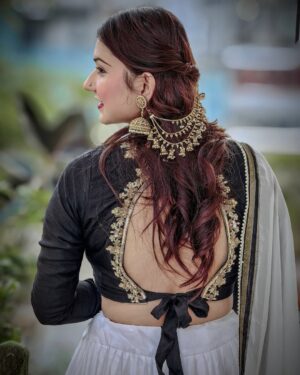 Lovely Sharma Instagram - Yaadein 🖤

Outfit @sims_couture.in 
Jewellery @chinar_jewels 
Shot @realadityarao 

#WhiteAndBlackElegance #LehengaLove #EthnicFashion #FusionWear #TraditionalWithATwist #IndianEthnicWear #LehengaGoals #FestiveFashion #DesiStyle #IndoWesternLook #MonochromeMagic #BlackAndWhiteVibes #ClassicCombination #BoldAndBeautiful #ElegantInWhiteAndBlack #DualToneOutfit #WeddingSeason #FestiveReady #PartyWearLehenga #BridalInspo #SangeetLook #StyleStatement #OOTD #FashionDiaries #TrendAlert #DesignerWear