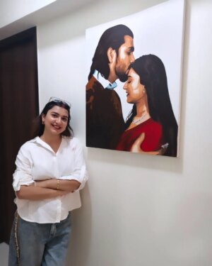 Lovely Sharma Instagram - Iss khubsurat surprise ke liye dil se shukriya!
Ek special thanks to the super talented Nupur @nupuurr29 — tumne ek yaad ko itne pyaare tareeke se canvas pe utaar diya, it truly feels alive. Tumhara art sirf painting nahi, emotions ka ek beautiful expression hai.
Aur meri pyaari wife Lovely @lovelysharmaofficial — tumhaari har choti choti baat mujhe har baar impress karti hai. Tumhara pyaar aur thoughtfulness hamesha dil ko choo jaata hai.
Yeh gift sirf ek painting nahi, ek yaadgar pal hai jo hamesha mere dil ke kareeb rahega.
#DilSeShukriya #BeautifulSurprise #ArtWithHeart #ThankYouNupur #LovelyGesture
#bollywood
#surprise #love