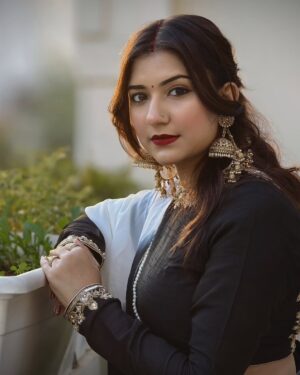 Lovely Sharma Instagram - Yaadein 🖤

Outfit @sims_couture.in 
Jewellery @chinar_jewels 
Shot @realadityarao 

#WhiteAndBlackElegance #LehengaLove #EthnicFashion #FusionWear #TraditionalWithATwist #IndianEthnicWear #LehengaGoals #FestiveFashion #DesiStyle #IndoWesternLook #MonochromeMagic #BlackAndWhiteVibes #ClassicCombination #BoldAndBeautiful #ElegantInWhiteAndBlack #DualToneOutfit #WeddingSeason #FestiveReady #PartyWearLehenga #BridalInspo #SangeetLook #StyleStatement #OOTD #FashionDiaries #TrendAlert #DesignerWear