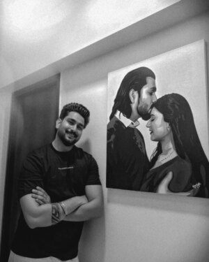 Lovely Sharma Instagram - Iss khubsurat surprise ke liye dil se shukriya!
Ek special thanks to the super talented Nupur  @nupuurr29 — tumne ek yaad ko itne pyaare tareeke se canvas pe utaar diya, it truly feels alive. Tumhara art sirf painting nahi, emotions ka ek beautiful expression hai.
Aur meri pyaari wife Lovely  @lovelysharmaofficial — tumhaari har choti choti baat mujhe har baar impress karti hai. Tumhara pyaar aur thoughtfulness hamesha dil ko choo jaata hai.
Yeh gift sirf ek painting nahi, ek yaadgar pal hai jo hamesha mere dil ke kareeb rahega.

#DilSeShukriya #BeautifulSurprise #ArtWithHeart #ThankYouNupur #LovelyGesture
#bollywood
#surprise #love