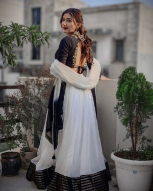 Lovely Sharma Instagram - Yaadein 🖤

Outfit @sims_couture.in 
Jewellery @chinar_jewels 
Shot @realadityarao 

#WhiteAndBlackElegance #LehengaLove #EthnicFashion #FusionWear #TraditionalWithATwist #IndianEthnicWear #LehengaGoals #FestiveFashion #DesiStyle #IndoWesternLook #MonochromeMagic #BlackAndWhiteVibes #ClassicCombination #BoldAndBeautiful #ElegantInWhiteAndBlack #DualToneOutfit #WeddingSeason #FestiveReady #PartyWearLehenga #BridalInspo #SangeetLook #StyleStatement #OOTD #FashionDiaries #TrendAlert #DesignerWear