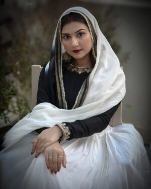 Lovely Sharma Instagram - Yaadein 🖤

Outfit @sims_couture.in 
Jewellery @chinar_jewels 
Shot @realadityarao 

#WhiteAndBlackElegance #LehengaLove #EthnicFashion #FusionWear #TraditionalWithATwist #IndianEthnicWear #LehengaGoals #FestiveFashion #DesiStyle #IndoWesternLook #MonochromeMagic #BlackAndWhiteVibes #ClassicCombination #BoldAndBeautiful #ElegantInWhiteAndBlack #DualToneOutfit #WeddingSeason #FestiveReady #PartyWearLehenga #BridalInspo #SangeetLook #StyleStatement #OOTD #FashionDiaries #TrendAlert #DesignerWear