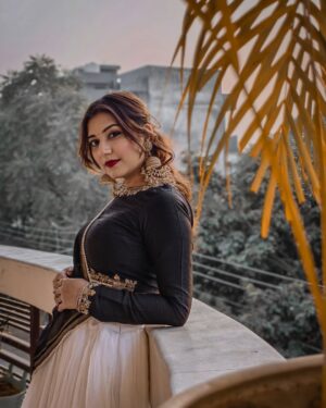 Lovely Sharma Instagram - Yaadein 🖤

Outfit @sims_couture.in 
Jewellery @chinar_jewels 
Shot @realadityarao 

#WhiteAndBlackElegance #LehengaLove #EthnicFashion #FusionWear #TraditionalWithATwist #IndianEthnicWear #LehengaGoals #FestiveFashion #DesiStyle #IndoWesternLook #MonochromeMagic #BlackAndWhiteVibes #ClassicCombination #BoldAndBeautiful #ElegantInWhiteAndBlack #DualToneOutfit #WeddingSeason #FestiveReady #PartyWearLehenga #BridalInspo #SangeetLook #StyleStatement #OOTD #FashionDiaries #TrendAlert #DesignerWear