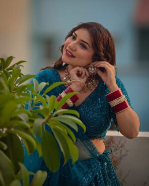 Lovely Sharma Instagram - Mohabbat Ek Haseen Haadsa !! 💔

Wearing @ohrisons__ 
Jewellery @chinar_jewels
PR @mehakartistrymakeovers