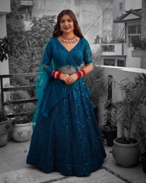 Lovely Sharma Instagram - Mohabbat Ek Haseen Haadsa !! 💔

Wearing @ohrisons__ 
Jewellery @chinar_jewels
PR @mehakartistrymakeovers