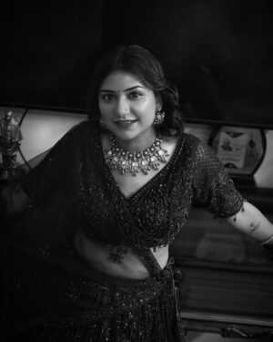 Lovely Sharma Instagram - Mohabbat Ek Haseen Haadsa !! 💔

Wearing @ohrisons__ 
Jewellery @chinar_jewels
PR @mehakartistrymakeovers