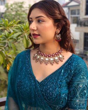 Lovely Sharma Instagram - Mohabbat Ek Haseen Haadsa !! 💔
Wearing @ohrisons__
Jewellery @chinar_jewels
PR @mehakartistrymakeovers