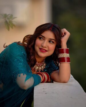 Lovely Sharma Instagram - Mohabbat Ek Haseen Haadsa !! 💔

Wearing @ohrisons__ 
Jewellery @chinar_jewels
PR @mehakartistrymakeovers
