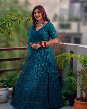 Lovely Sharma Instagram - Mohabbat Ek Haseen Haadsa !! 💔

Wearing @ohrisons__ 
Jewellery @chinar_jewels
PR @mehakartistrymakeovers