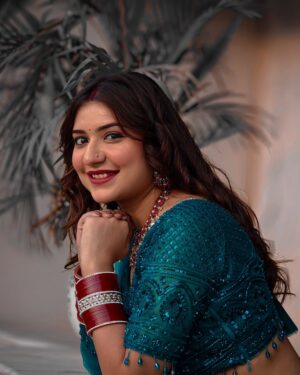 Lovely Sharma Instagram - Mohabbat Ek Haseen Haadsa !! 💔

Wearing @ohrisons__ 
Jewellery @chinar_jewels
PR @mehakartistrymakeovers