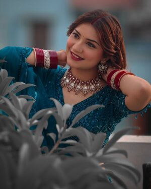 Lovely Sharma Instagram - Mohabbat Ek Haseen Haadsa !! 💔

Wearing @ohrisons__ 
Jewellery @chinar_jewels
PR @mehakartistrymakeovers