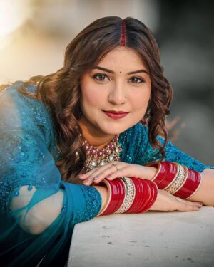 Lovely Sharma Instagram - Mohabbat Ek Haseen Haadsa !! 💔

Wearing @ohrisons__ 
Jewellery @chinar_jewels
PR @mehakartistrymakeovers