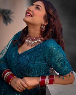 Lovely Sharma Instagram - Mohabbat Ek Haseen Haadsa !! 💔

Wearing @ohrisons__ 
Jewellery @chinar_jewels
PR @mehakartistrymakeovers