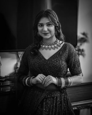 Lovely Sharma Instagram - Mohabbat Ek Haseen Haadsa !! 💔

Wearing @ohrisons__ 
Jewellery @chinar_jewels
PR @mehakartistrymakeovers