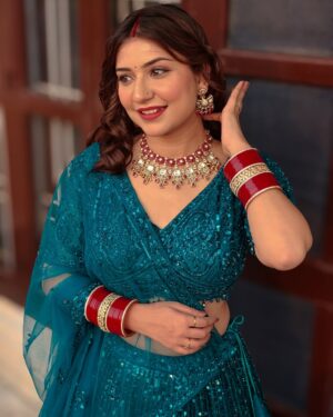 Lovely Sharma Instagram - Mohabbat Ek Haseen Haadsa !! 💔

Wearing @ohrisons__ 
Jewellery @chinar_jewels
PR @mehakartistrymakeovers