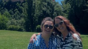 Lucero Instagram - Mi niña, mi luz, mi princesa, mi sueño realizado hoy cumple 20. 
Y parece que fue hace unos días cuando nació y levantaba la ceja aún cuando dormía en mi hombro o en mis brazos. 

Mi Lucero, celebro tu vida preciosa mía, y celebro diario 
porque eres mi regalo de todos los días. 

Gracias por tus risas para todos mis chistes, por pedirme que no me vaya a dormir temprano para quedarnos otro rato juntas, por ser mi mejor amiga y confidente, por hablarme y por escucharme y por ser mi compañera en todo lo que hacemos. 

Eres la hija que siempre soñé pero cada instante superas mis expectativas…
Tan inteligente, tan madura, tan bella, tan única, tan tú. 

Que Dios siga guiando tu camino y que seas la persona más feliz de este planeta, hoy y todos los días de tu vida. Feliz cumple. 

Te amo como no sabes. 
Un día vamos por un jellycat. 
🎂🎉🌟💝🎶🌹♥️
