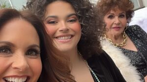 Lucero Instagram - Mi niña, mi luz, mi princesa, mi sueño realizado hoy cumple 20. 
Y parece que fue hace unos días cuando nació y levantaba la ceja aún cuando dormía en mi hombro o en mis brazos. 

Mi Lucero, celebro tu vida preciosa mía, y celebro diario 
porque eres mi regalo de todos los días. 

Gracias por tus risas para todos mis chistes, por pedirme que no me vaya a dormir temprano para quedarnos otro rato juntas, por ser mi mejor amiga y confidente, por hablarme y por escucharme y por ser mi compañera en todo lo que hacemos. 

Eres la hija que siempre soñé pero cada instante superas mis expectativas…
Tan inteligente, tan madura, tan bella, tan única, tan tú. 

Que Dios siga guiando tu camino y que seas la persona más feliz de este planeta, hoy y todos los días de tu vida. Feliz cumple. 

Te amo como no sabes. 
Un día vamos por un jellycat. 
🎂🎉🌟💝🎶🌹♥️