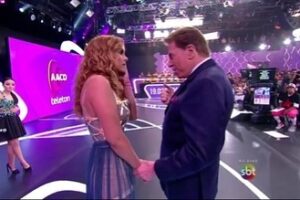 Lucero Instagram - O grande Silvio Santos, uma das maiores lendas da televisão, vai embora hoje, deixando muitos corações tristes.

Descanse em paz o rei, a quem tive a enorme sorte de conhecer e compartilhar com ele em alguns de seus programas, verificando a enorme figura e ser humano que sempre foi. Sinto muito sua partida. 

Minhas mais profundas condolências à sua linda família e amigos, a todas as pessoas que cresceram com ele. Voe alto Silvio querido, seu legado sempre será lembrado com um grande sorriso e muito amor.
.
.
.

El gran Silvio Santos, una de las más grandes leyendas de la televisión, se va hoy, dejando muchos corazones tristes. 

Descanse en paz el rey, a quien tuve la enorme fortuna de conocer y compartir con él en algunos de sus programas comprobando la enorme figura y ser humano que fue siempre. Siento mucho su partida. 

Mi más sentido pésame a su linda familia y amigos, a todas las personas que crecieron con él. Vuela alto Silvio querido, tu legado será recordado por siempre con una gran sonrisa y mucho amor. 

#silviosantos 🕊️✨