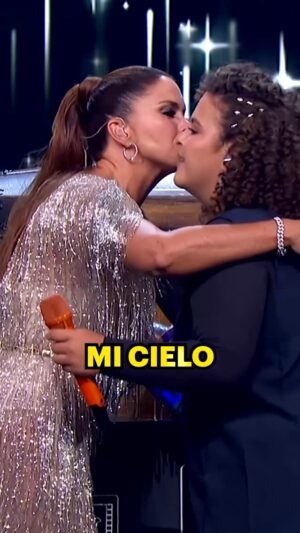 Lucero Instagram - ¡Como cada noche, @luceromexico y @luceromijaresoficial haciéndonos llorar con sus hermosas palabras! 🥲❤️ 

🎤🎵 #JuegoDeVoces, semifinal este domingo, disponible en @canalestrellas, @univision y @vix