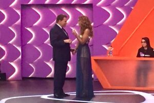 Lucero Instagram - O grande Silvio Santos, uma das maiores lendas da televisão, vai embora hoje, deixando muitos corações tristes.

Descanse em paz o rei, a quem tive a enorme sorte de conhecer e compartilhar com ele em alguns de seus programas, verificando a enorme figura e ser humano que sempre foi. Sinto muito sua partida. 

Minhas mais profundas condolências à sua linda família e amigos, a todas as pessoas que cresceram com ele. Voe alto Silvio querido, seu legado sempre será lembrado com um grande sorriso e muito amor.
.
.
.

El gran Silvio Santos, una de las más grandes leyendas de la televisión, se va hoy, dejando muchos corazones tristes. 

Descanse en paz el rey, a quien tuve la enorme fortuna de conocer y compartir con él en algunos de sus programas comprobando la enorme figura y ser humano que fue siempre. Siento mucho su partida. 

Mi más sentido pésame a su linda familia y amigos, a todas las personas que crecieron con él. Vuela alto Silvio querido, tu legado será recordado por siempre con una gran sonrisa y mucho amor. 

#silviosantos 🕊️✨
