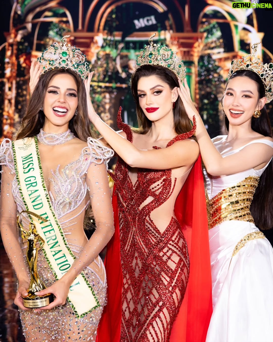 Luciana Fuster - 540.8K Likes - MAMÁAA, SOY MISS GRAND INTERNATIONAL 2023 🥹🥹❤️❤️ @missgrandinternational

We did it Perú!! LO LOGRAMOOOS ❤️🤍❤️
Esto es taaan increíble que no caigo aún en la noche de ayer!!
Solo tengo palabras de agradecimiento con todos ustedes... por ser parte del proceso, por estar al tanto cada día,  por todo el apoyo y amor que me han dado 🙏🏻. I'm so grateful ❤️.
Hace unos días hice un post de mencionando a mi familia, a Pato, a la organización... y lo repito... GRACIAS a cada uno por el papel tan importante que han tenido en este camino!!! 

JUSTO CUANDO LA ORUGA PIENSA QUE SU CICLO TERMINÓ... SE CONVIERTE EN MARIPOSA 🐛✨️🦋 

Estoy lista para volar 🤍. Hoy empieza un nuevo capítulo en mi vida y me prometo que será el más maravilloso. Estoy lista para trabajar de la mano con MGI, lista para tantos nuevos retos, ansiosa, feliz y con miles de emociones y sentimientos mezclados 😅🙌🏻 

Quiero que disfruten de este reinado tanto como yo lo haré. 

Atte, 

LUCIANA FUSTER, MISS GRAND INTERNATIONAL 2023 👑