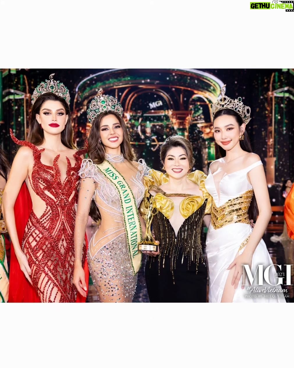 Luciana Fuster - 540.8K Likes - MAMÁAA, SOY MISS GRAND INTERNATIONAL 2023 🥹🥹❤️❤️ @missgrandinternational

We did it Perú!! LO LOGRAMOOOS ❤️🤍❤️
Esto es taaan increíble que no caigo aún en la noche de ayer!!
Solo tengo palabras de agradecimiento con todos ustedes... por ser parte del proceso, por estar al tanto cada día,  por todo el apoyo y amor que me han dado 🙏🏻. I'm so grateful ❤️.
Hace unos días hice un post de mencionando a mi familia, a Pato, a la organización... y lo repito... GRACIAS a cada uno por el papel tan importante que han tenido en este camino!!! 

JUSTO CUANDO LA ORUGA PIENSA QUE SU CICLO TERMINÓ... SE CONVIERTE EN MARIPOSA 🐛✨️🦋 

Estoy lista para volar 🤍. Hoy empieza un nuevo capítulo en mi vida y me prometo que será el más maravilloso. Estoy lista para trabajar de la mano con MGI, lista para tantos nuevos retos, ansiosa, feliz y con miles de emociones y sentimientos mezclados 😅🙌🏻 

Quiero que disfruten de este reinado tanto como yo lo haré. 

Atte, 

LUCIANA FUSTER, MISS GRAND INTERNATIONAL 2023 👑