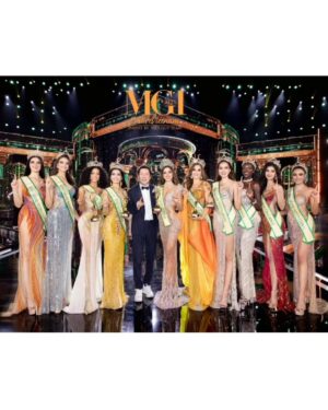 Luciana Fuster Instagram - MAMÁAA, SOY MISS GRAND INTERNATIONAL 2023 🥹🥹❤️❤️ @missgrandinternational
We did it Perú!! LO LOGRAMOOOS ❤️🤍❤️
Esto es taaan increíble que no caigo aún en la noche de ayer!!
Solo tengo palabras de agradecimiento con todos ustedes... por ser parte del proceso, por estar al tanto cada día, por todo el apoyo y amor que me han dado 🙏🏻. I'm so grateful ❤️.
Hace unos días hice un post de mencionando a mi familia, a Pato, a la organización... y lo repito... GRACIAS a cada uno por el papel tan importante que han tenido en este camino!!!
JUSTO CUANDO LA ORUGA PIENSA QUE SU CICLO TERMINÓ... SE CONVIERTE EN MARIPOSA 🐛✨️🦋
Estoy lista para volar 🤍. Hoy empieza un nuevo capítulo en mi vida y me prometo que será el más maravilloso. Estoy lista para trabajar de la mano con MGI, lista para tantos nuevos retos, ansiosa, feliz y con miles de emociones y sentimientos mezclados 😅🙌🏻
Quiero que disfruten de este reinado tanto como yo lo haré.
Atte,
LUCIANA FUSTER, MISS GRAND INTERNATIONAL 2023 👑