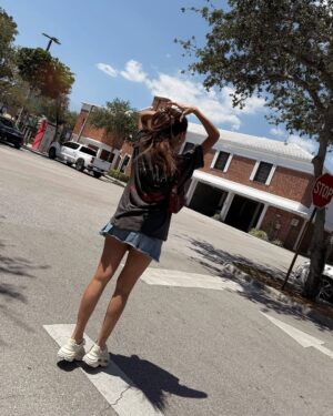 Luciana Fuster Instagram - 🏹🤎 faldita de @lucianafustercollection