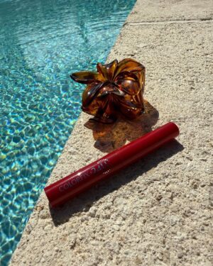 Luciana Fuster Instagram - Piscina, sol y labios intactos 💋
Mi Colorfix Barra de @esika.oficial, a prueba de todo y como si nada hubiera pasado! Encuentran algo mejor que eso?? 🏹
#Publicidad #Paidpartnership #redlip
NSOC33359-24CO. Salud es belleza - 2415112002D00092. Lea la etiqueta del producto antes de su uso