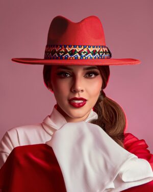 Luciana Fuster Instagram - Orgullosamente peruana hoy y siempre! ❤️🤍❤️. Hoy celebramos nuestra historia, cultura y la fuerza de un país que nunca deja de luchar. Feliz 28 de Julio! Felices Fiestas! 🇵🇪
Producción @luttyto2
Makeup @_axelalonso_
Hair @garrycullampe
Outfit @gioamar_peru
Sombrero @aryamgamero
Styling @diegodoy @dapericaguan
Fotos @jhandross.fotografias