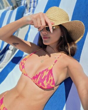 Luciana Fuster Instagram - Endless summer 🌺☀️🌊